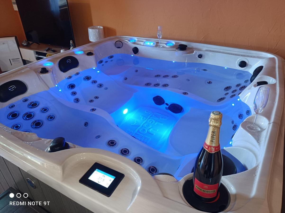 Sauna & Double Jacuzzi Interieur Et Sous Les Etoiles 1H30 Paris Ladon Exteriér fotografie